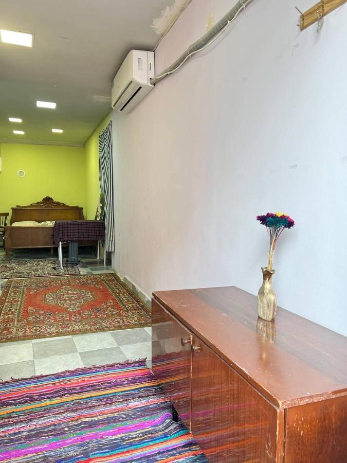 Апартаменты Vahe'S Family Guests House Ереван Экстерьер фото